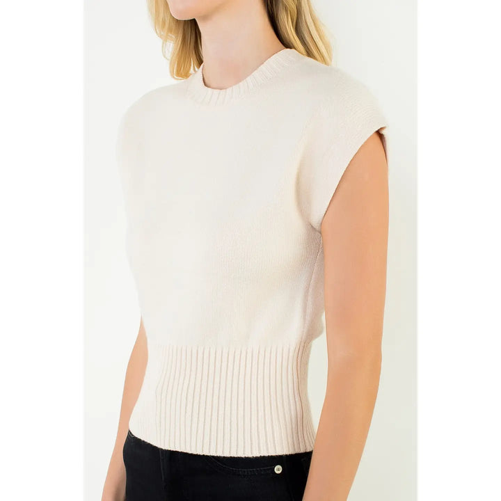 SLEEVELESS SWEATER TOP