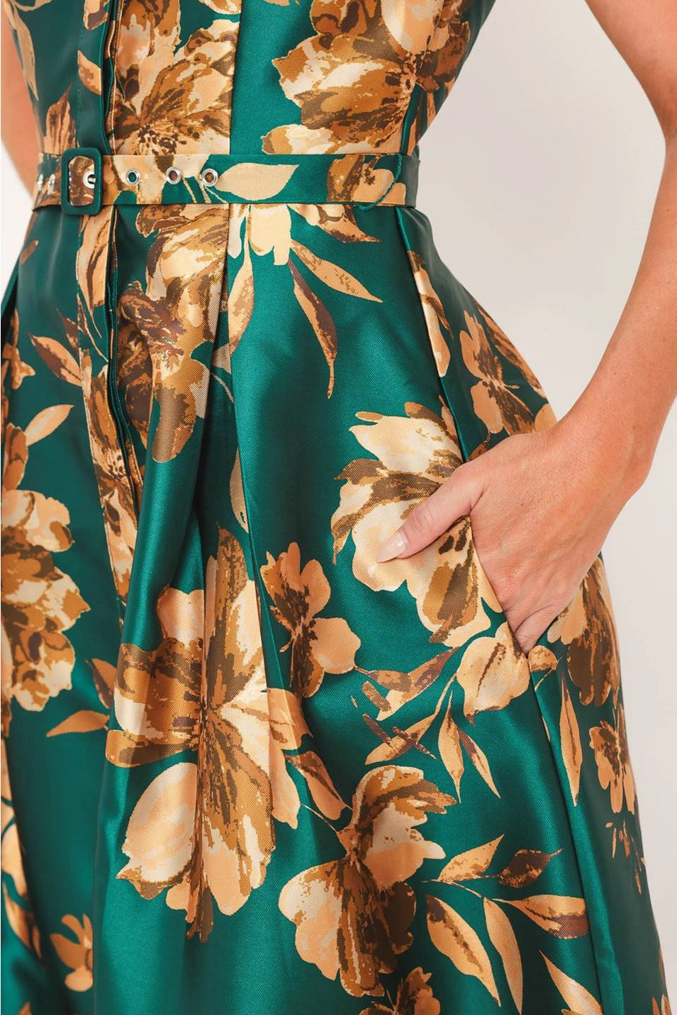 A PRINTED WOVEN MAXI DRESS