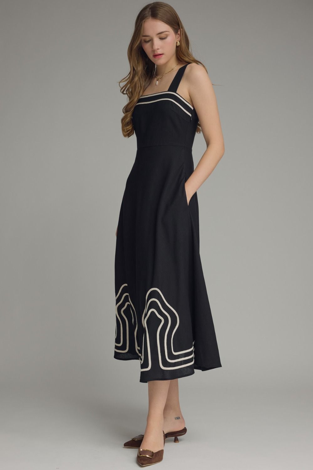 SOLID SQUARE NECK SLEEVELESS MIDI DRESS