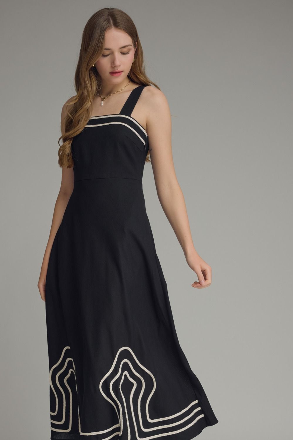 SOLID SQUARE NECK SLEEVELESS MIDI DRESS