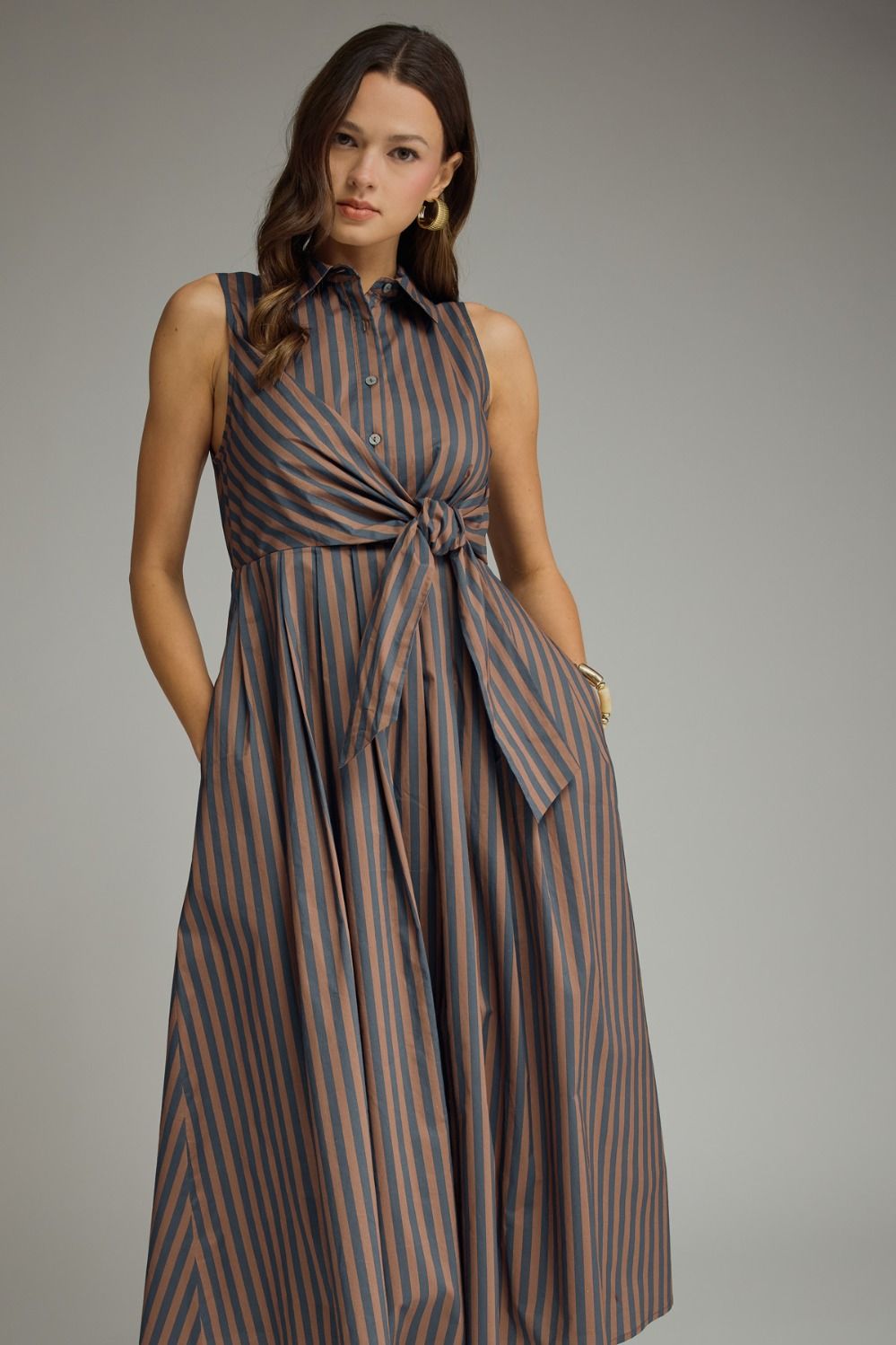 STRIPED COLLARED SLEEVELESS MIDI DRESS