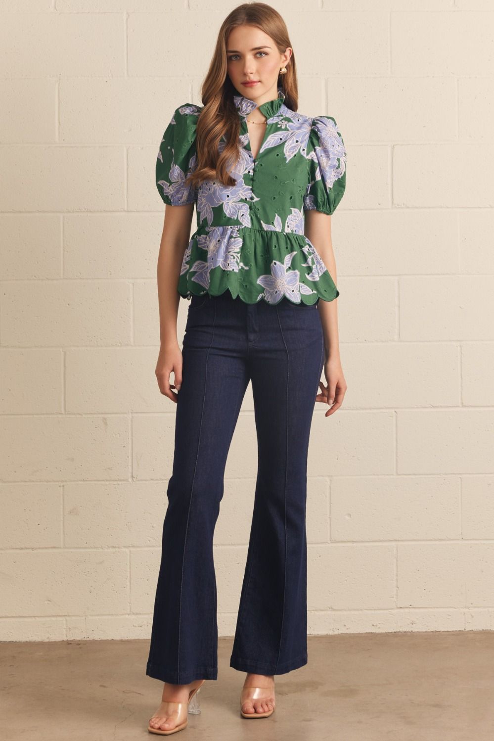 FLORAL EYELET SHORT PUFF SLEEVE TOP