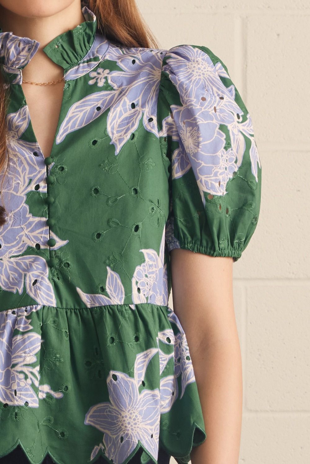 FLORAL EYELET SHORT PUFF SLEEVE TOP