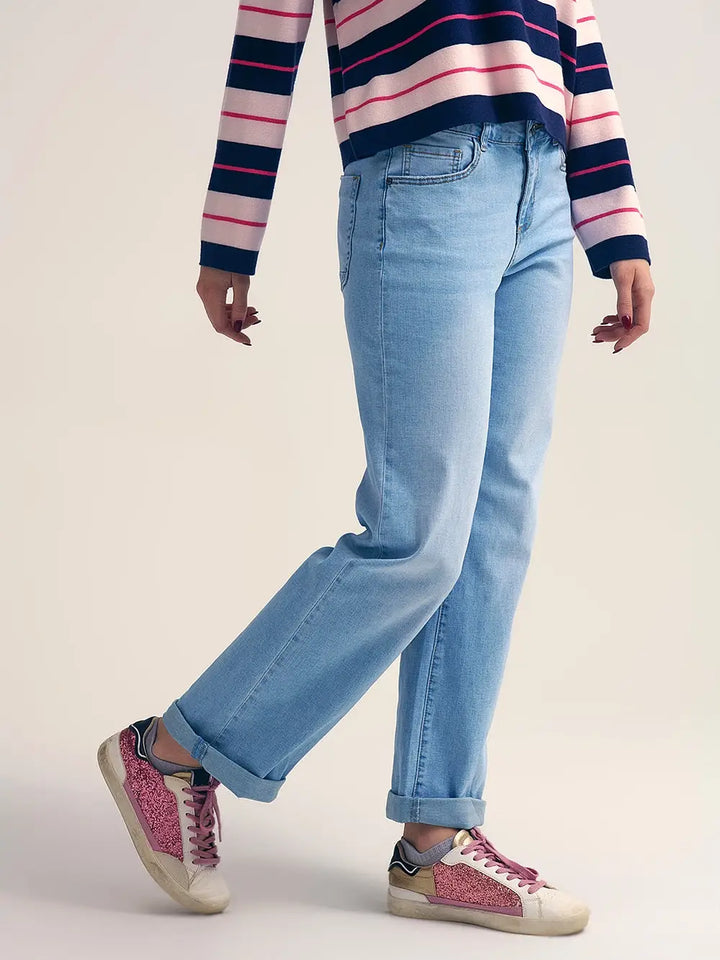 STRAIGHT-LEG JEANS