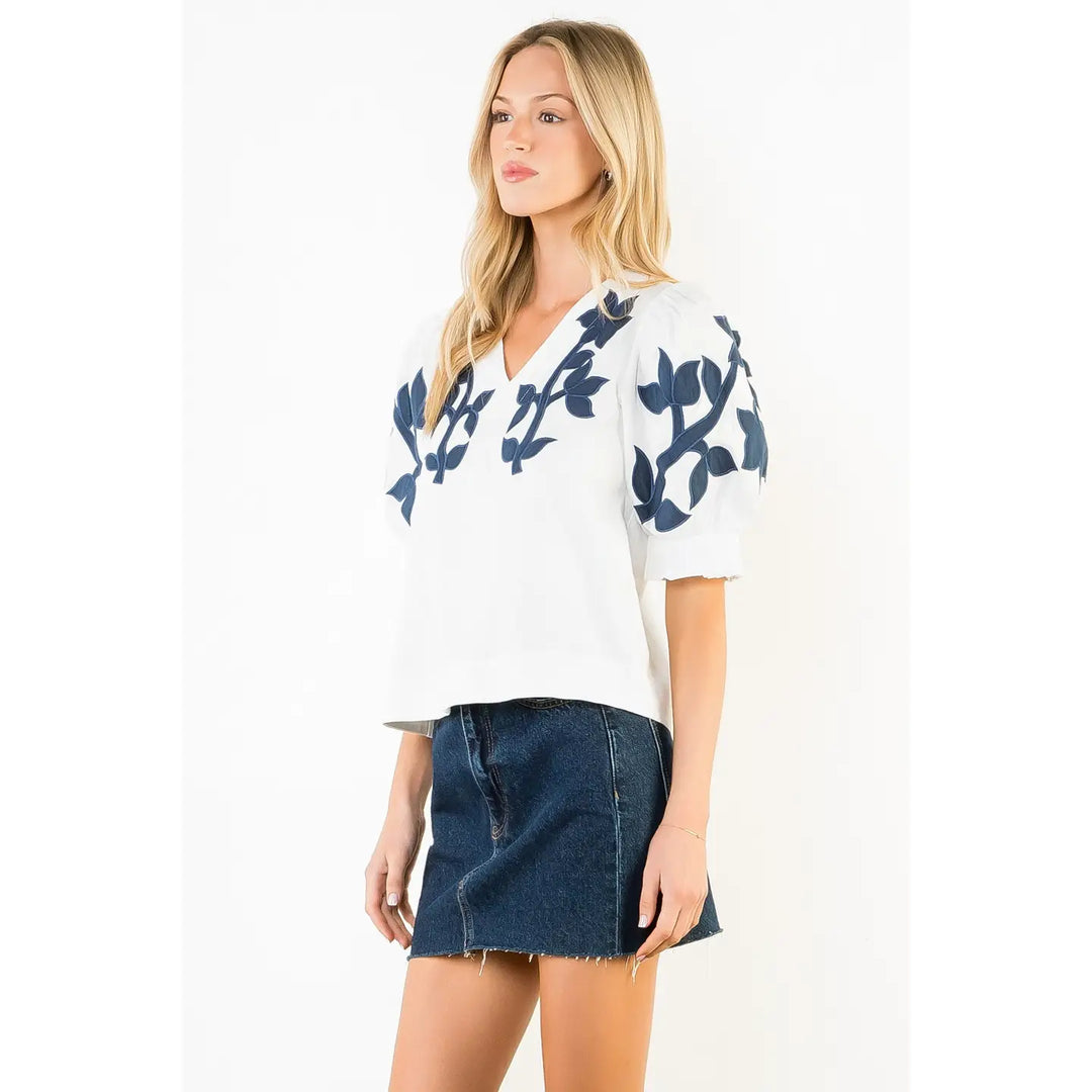 EMBROIDERED PUFF SLEEVE TOP