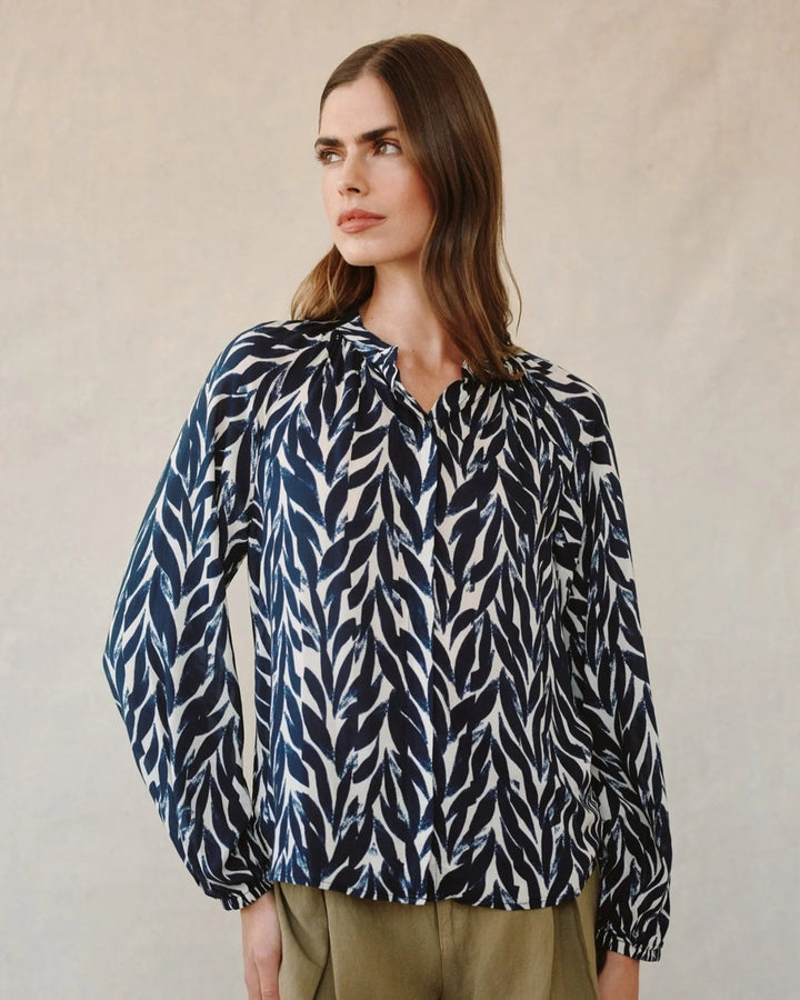 LONG SLEEVE SHIRRED RAGLAN SHIRT