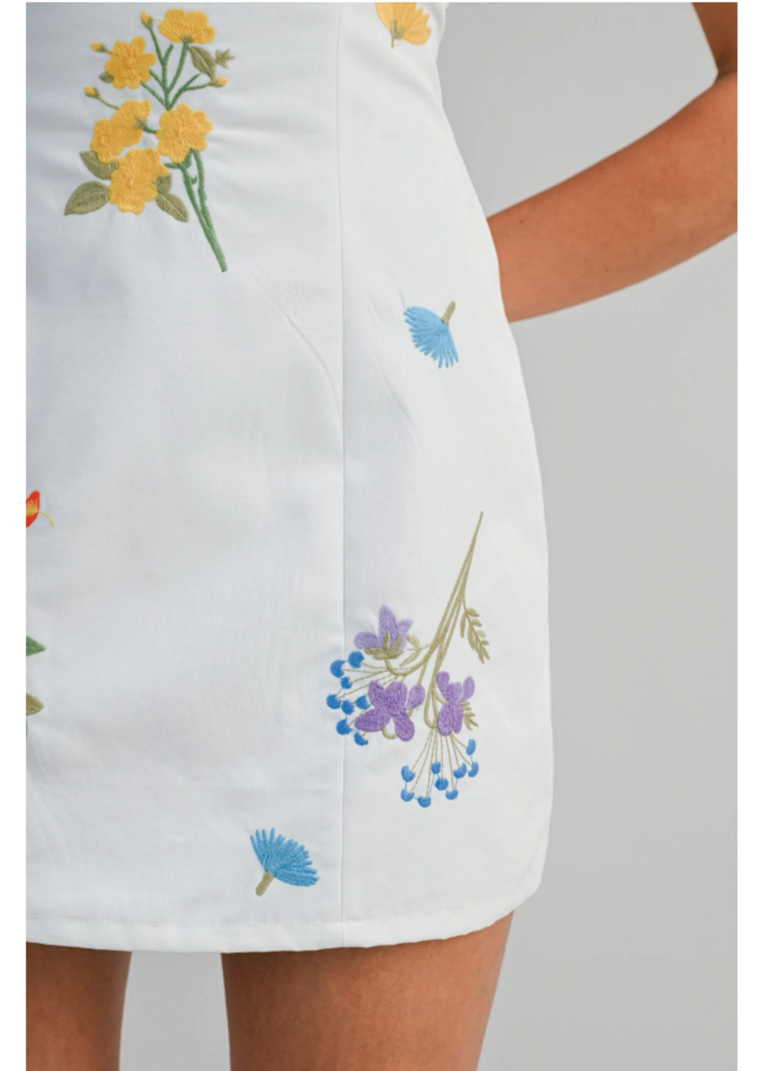 FLORAL EMBROIDERED MINI TUBE DRESS