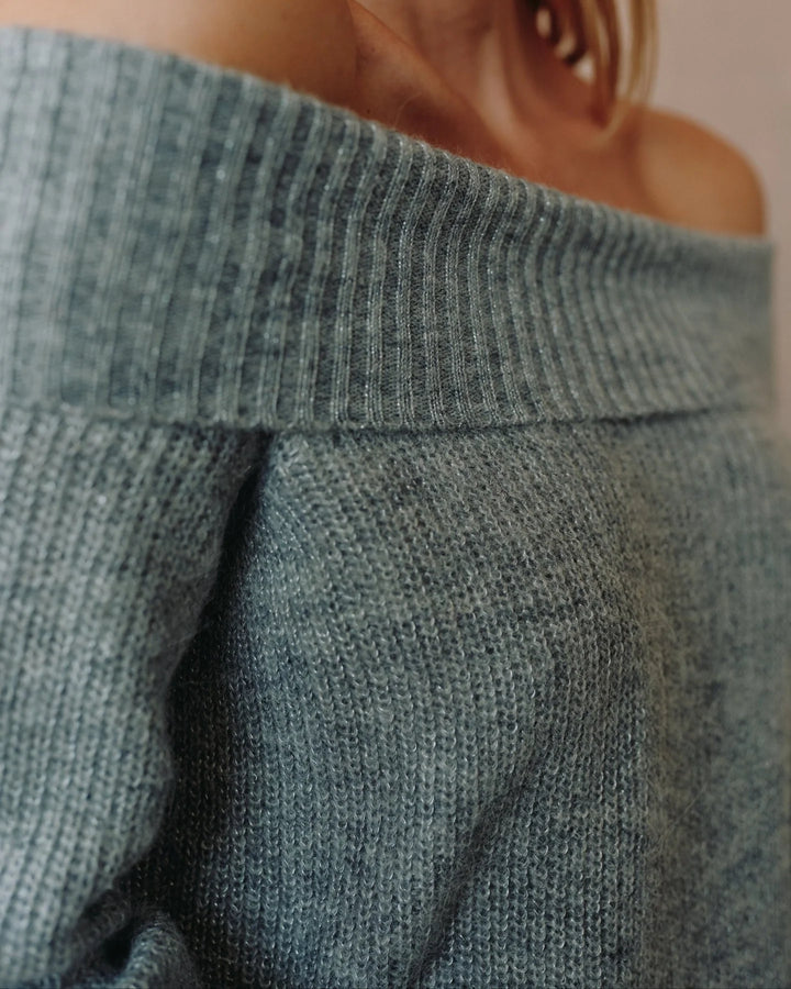 OFF SHOULDER SWEATER