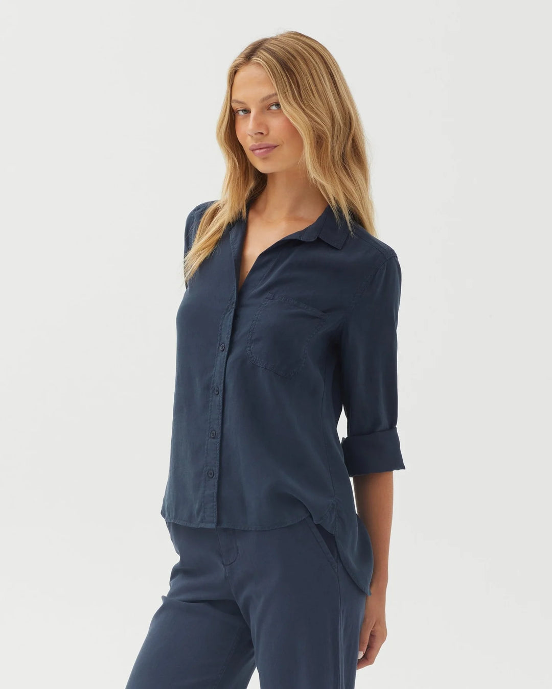 SHIRT TAIL BUTTON DOWN