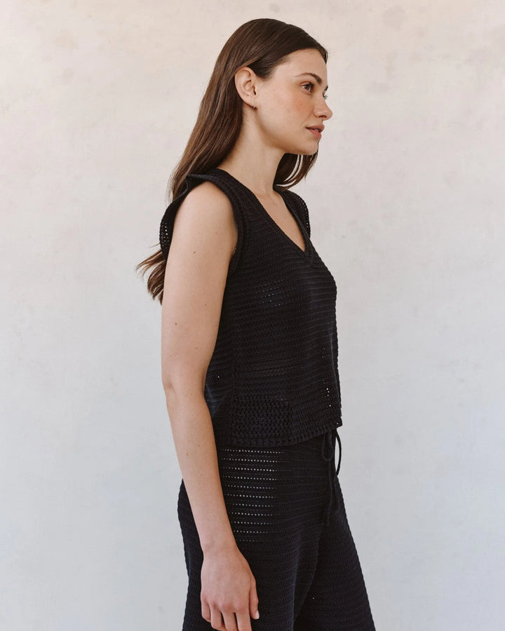 SHORT SLEEVE V-NECK CROCHET TOP