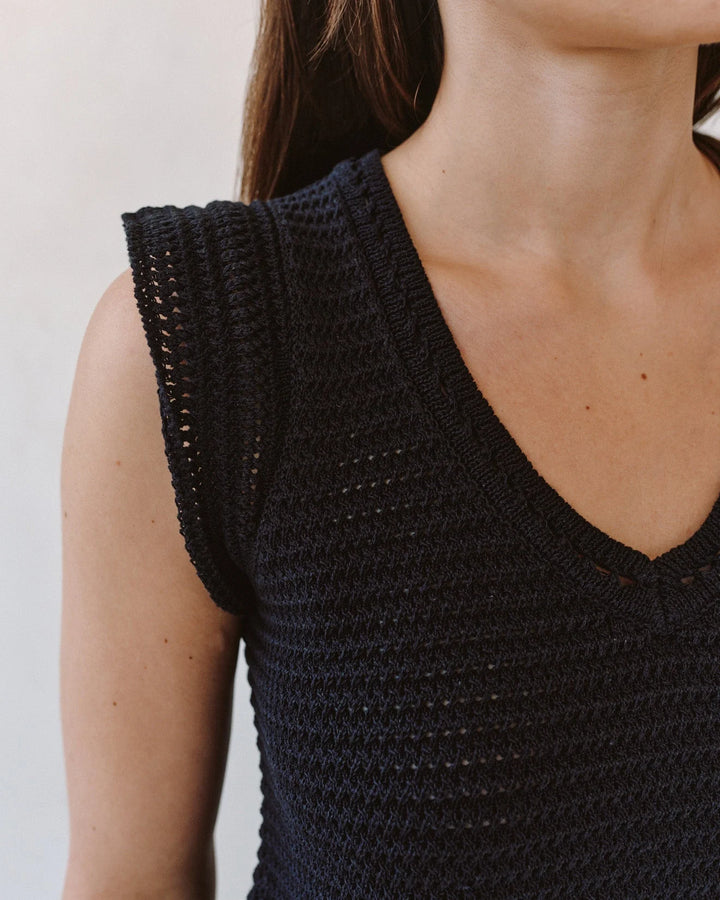 SHORT SLEEVE V-NECK CROCHET TOP