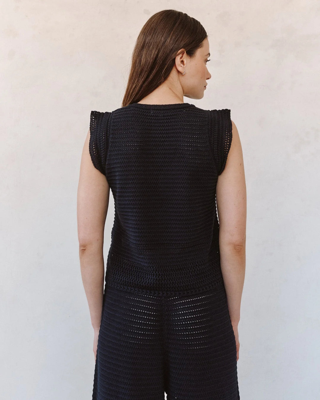 SHORT SLEEVE V-NECK CROCHET TOP