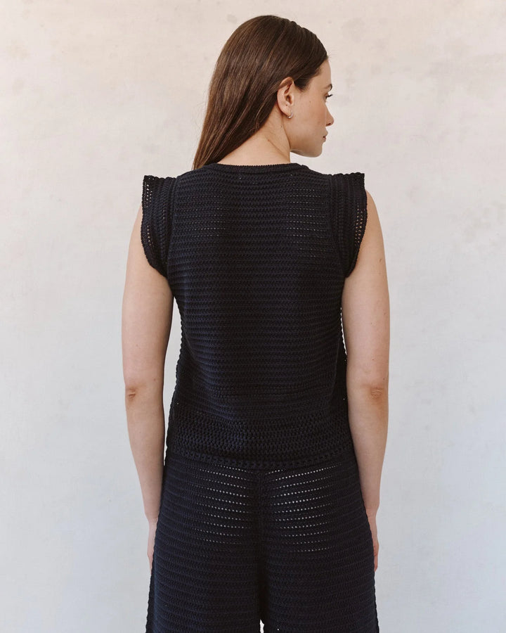 SHORT SLEEVE V-NECK CROCHET TOP