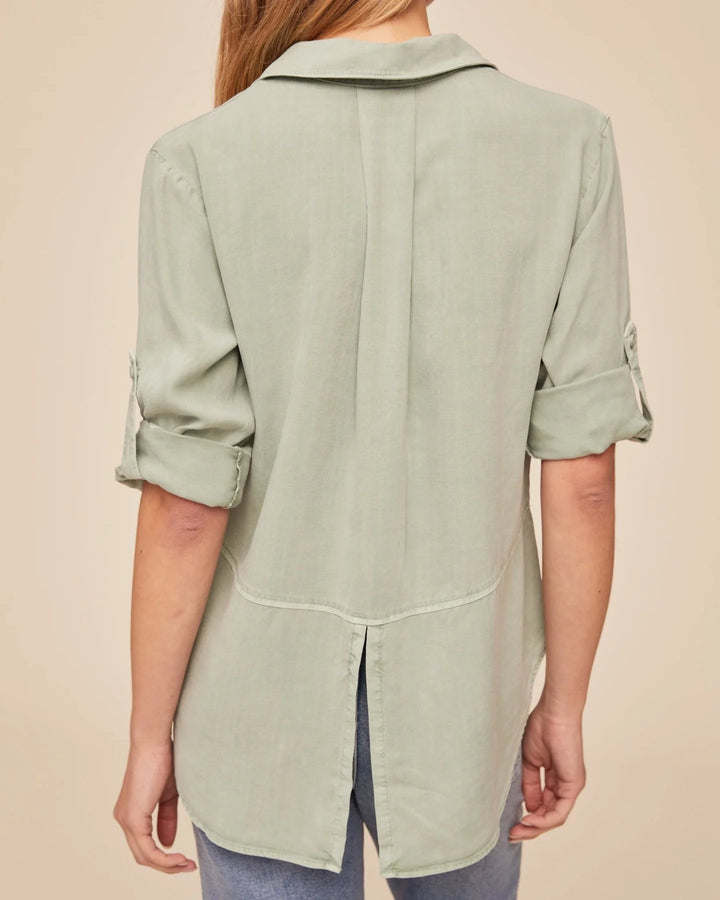 SPLIT BACK BUTTON DOWN