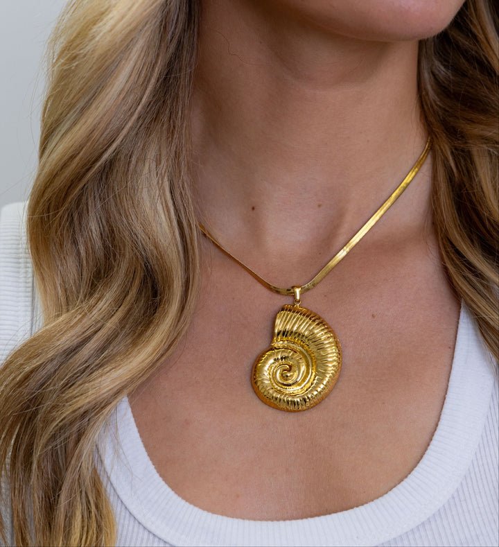 Nylah Shell Pendant Necklace