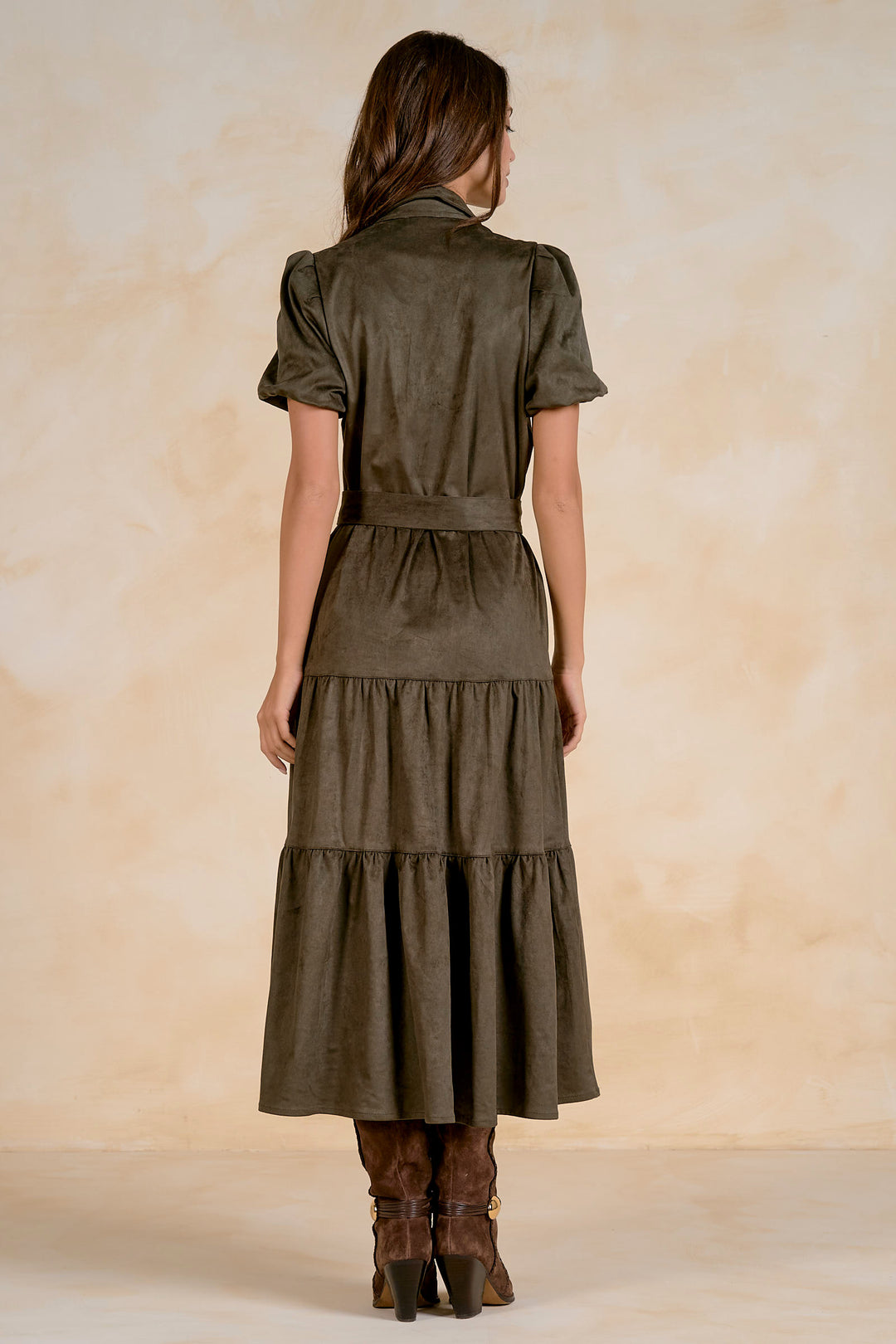 SHORT SLEEVE TIERED MIDI DRESS