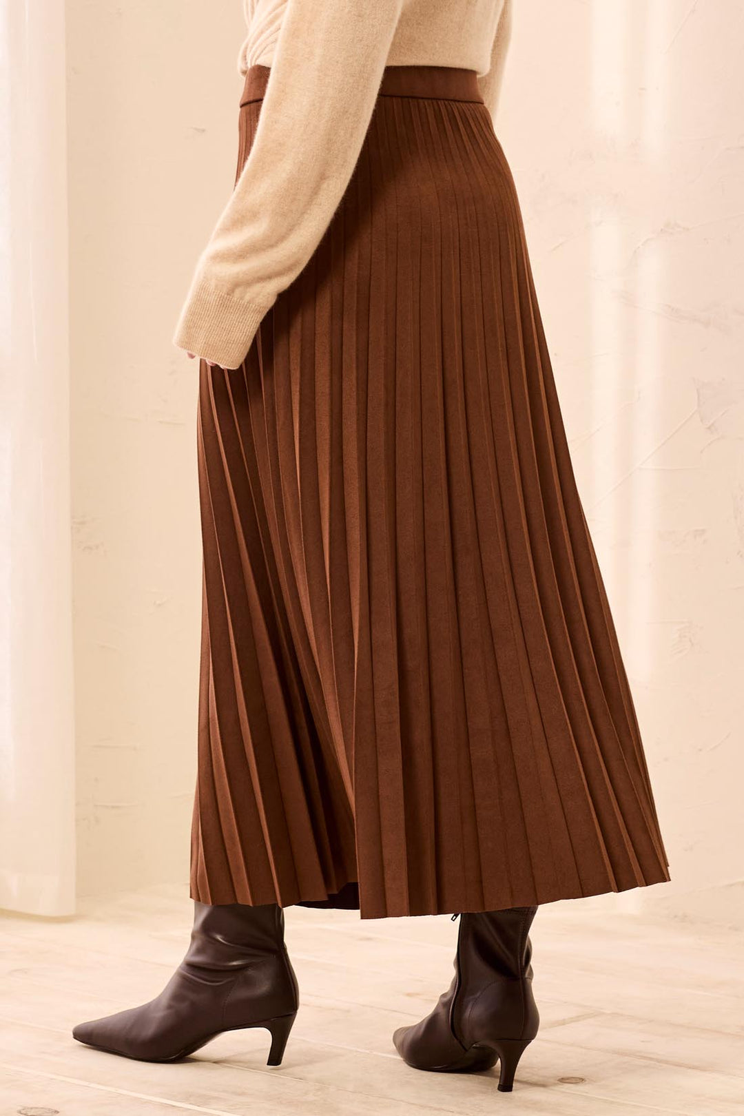 PULL ON PLEATED SKIRT