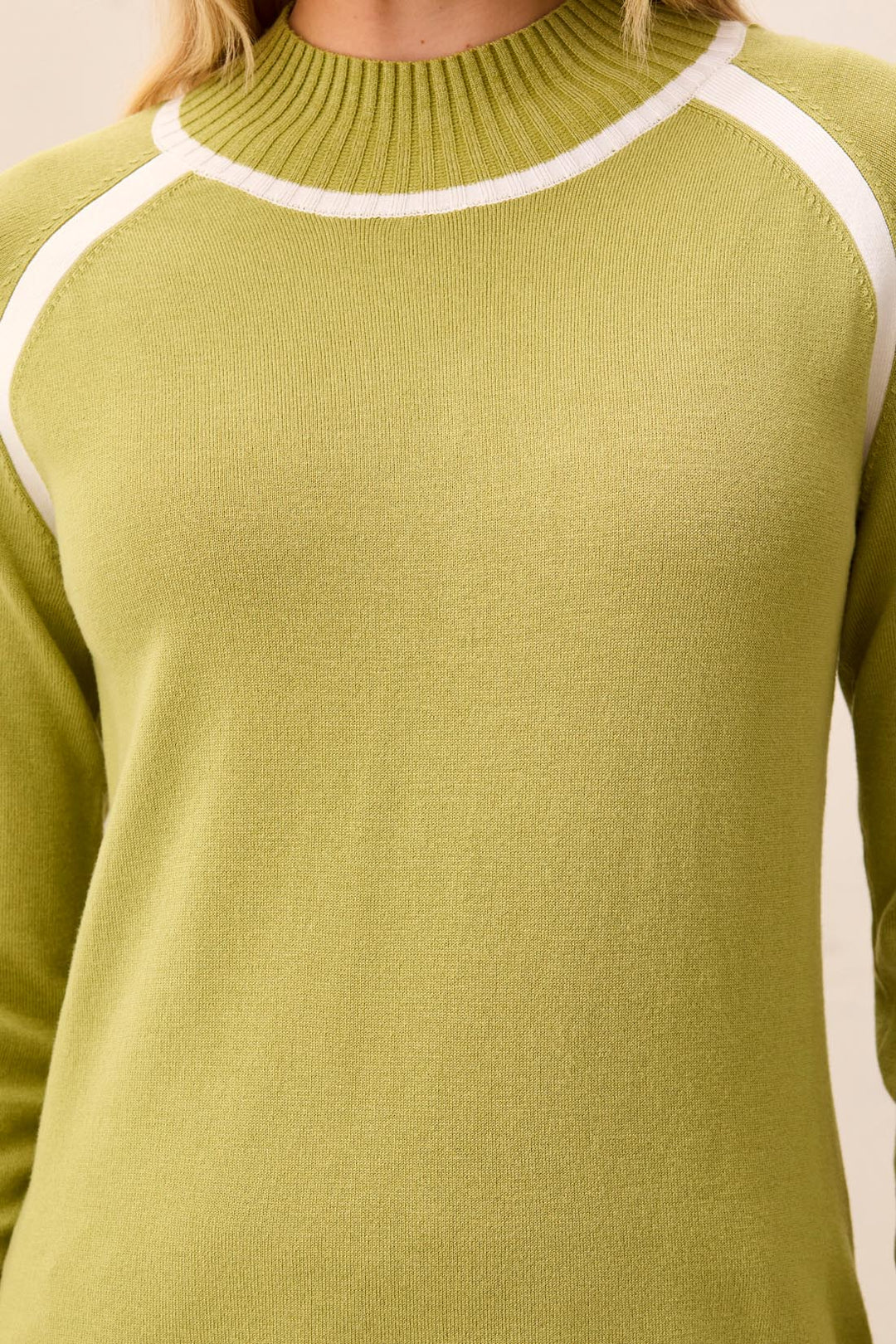 LONG SLEEVE MOCK NECK SWEATER