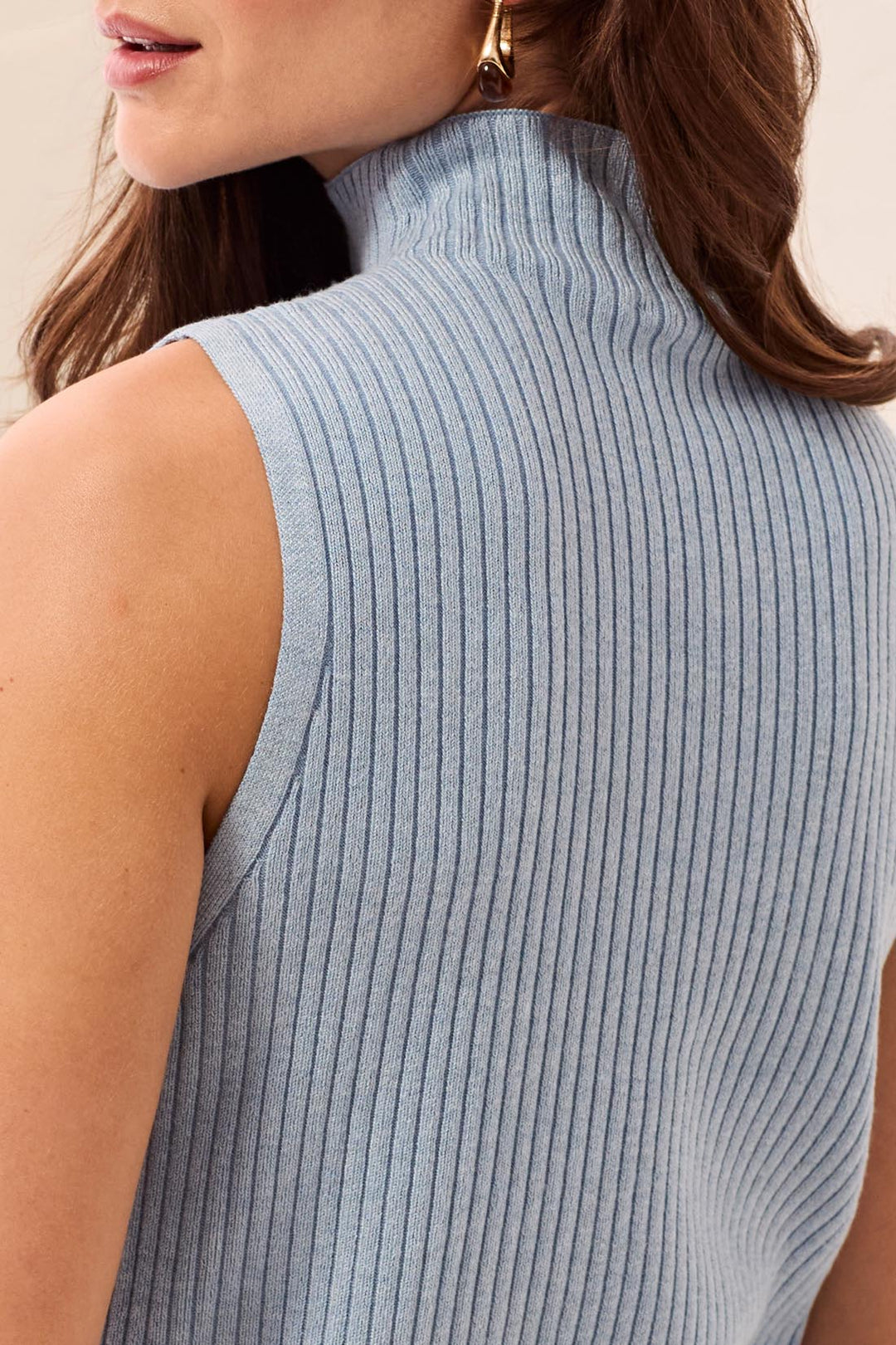 SLEEVELESS FUNNEL NECK SWEATER