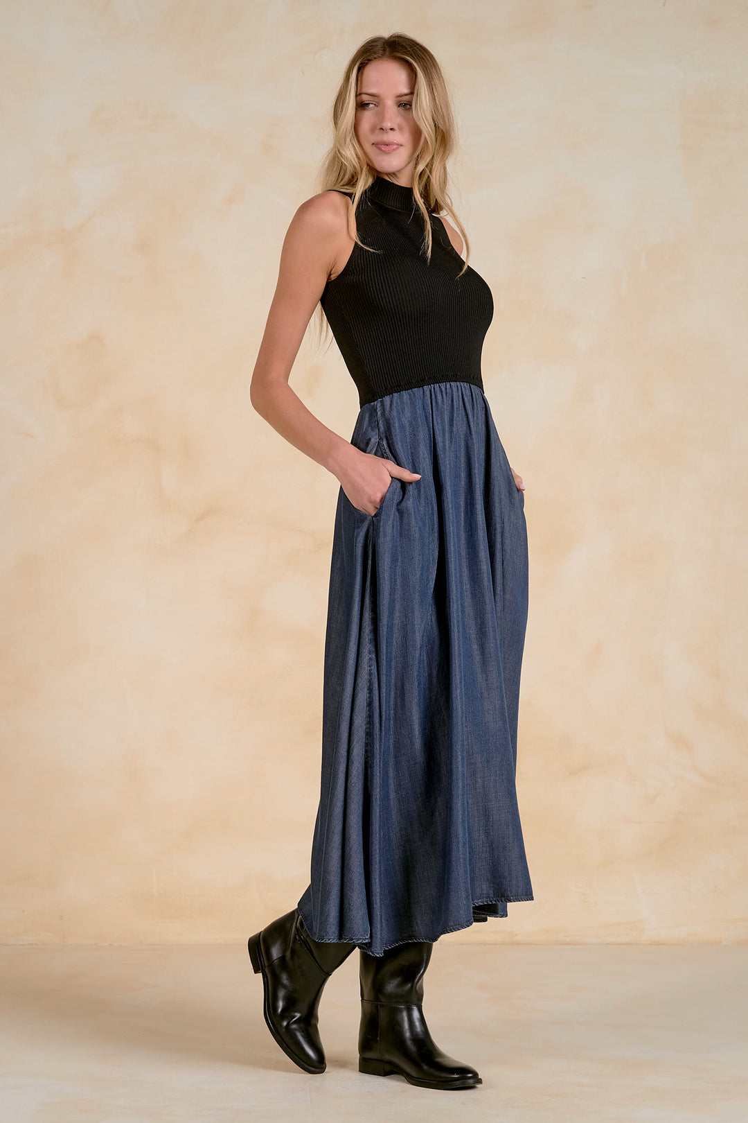 MOCK NECK SLEEVELESS MAXI DRESS