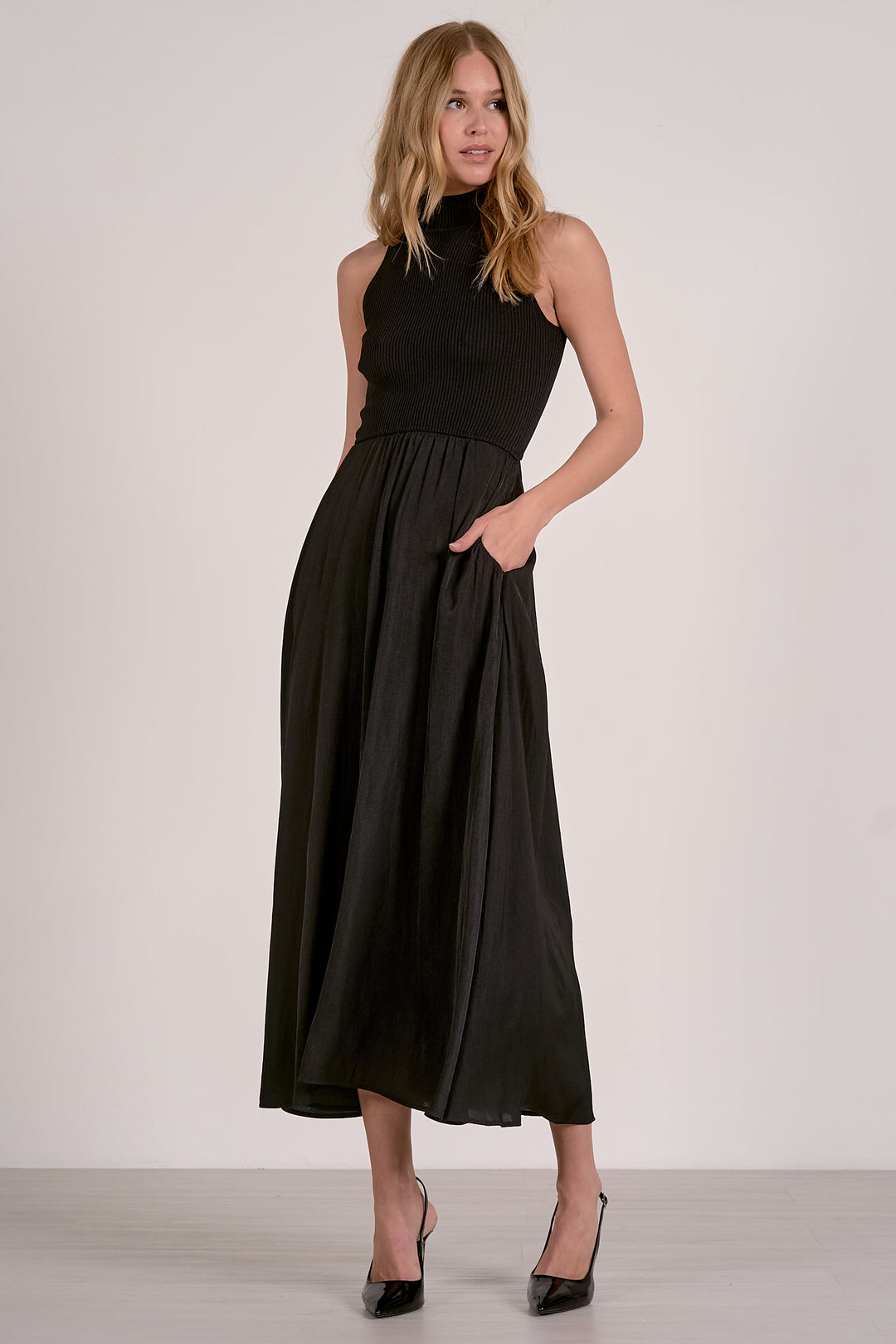 MOCK NECK SLEEVELESS MAXI DRESS