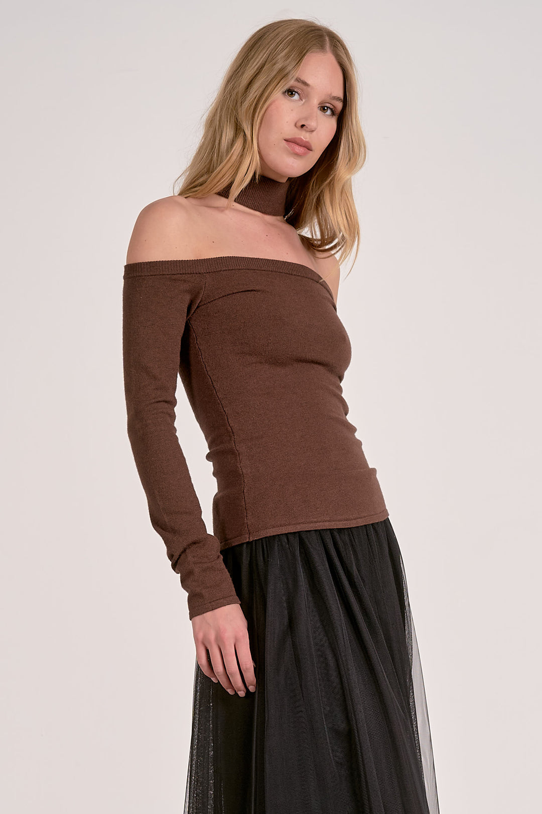 OFF SHOULDER CHOKER TOP