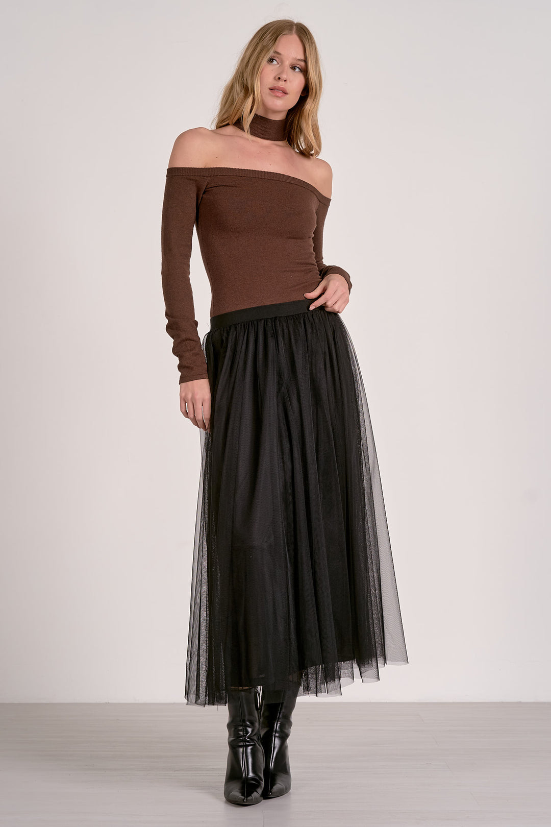 OFF SHOULDER CHOKER TOP