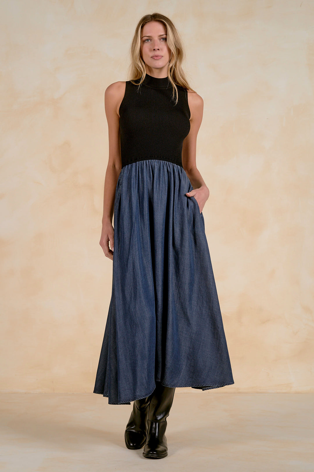 MOCK NECK SLEEVELESS MAXI DRESS