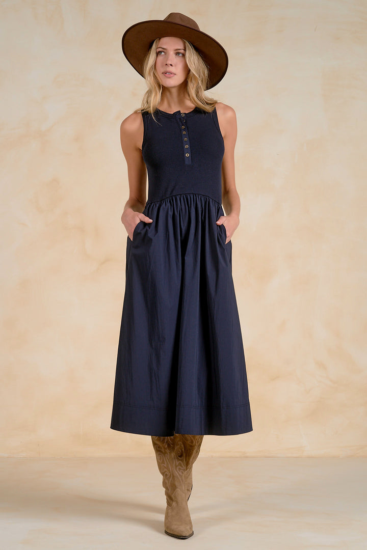 SLEEVELESS DRESS