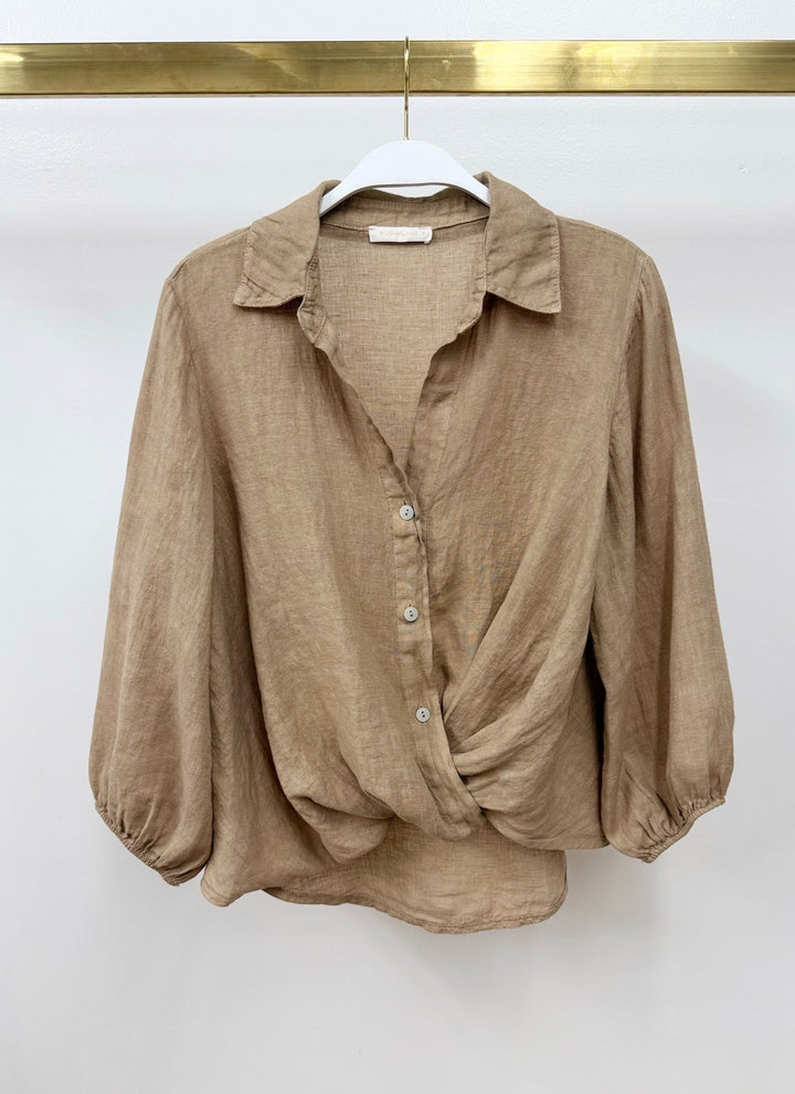 FRONT TWIST HEM HENLEY TOP