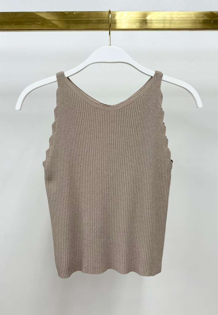 RIB SCALLOP TRIM TANK TOP